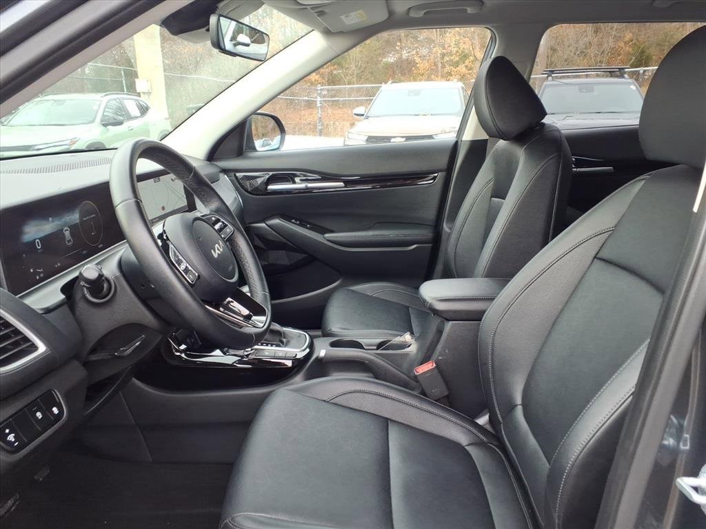 Used 2024 Kia Seltos EX image 12