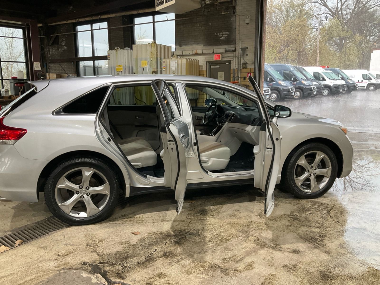 Used 2010 Toyota Venza AWD image 18