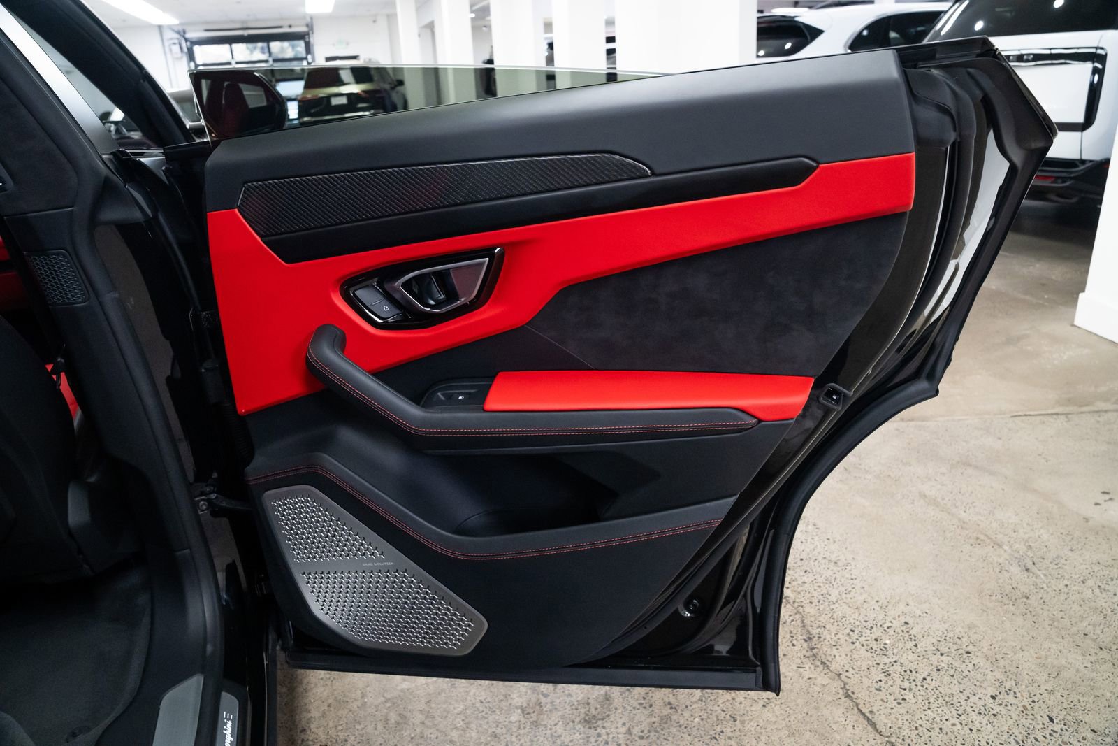 Used 2022 Lamborghini Urus image 24