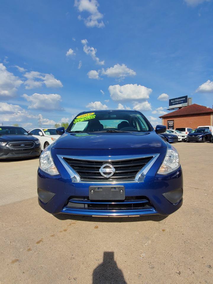 Used 2018 Nissan Versa SV FWD image 2