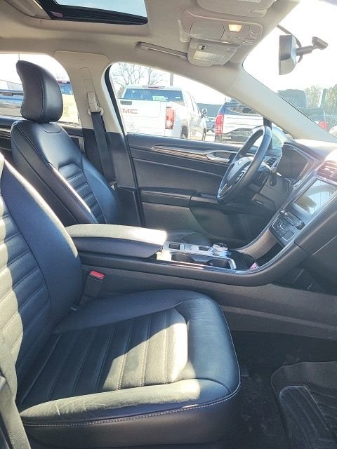 Used 2017 Ford Fusion SE w/ Equipment Group 202A image 15