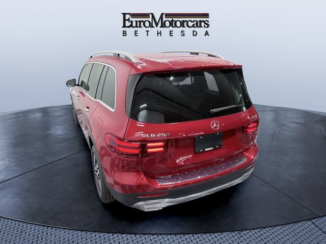 Used 2025 Mercedes-Benz GLB 250 4MATIC image 2