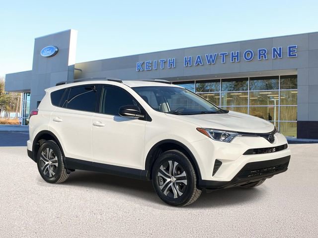 Used 2017 Toyota RAV4 LE FWD image 1