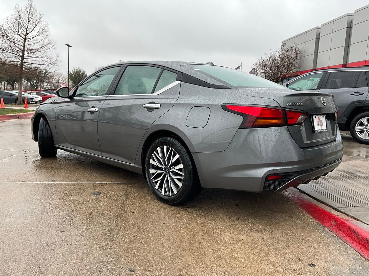 Used 2025 Nissan Altima 2.5 SV image 8