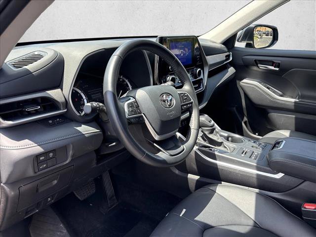 Certified 2025 Toyota Highlander XLE AWD/4WD image 9