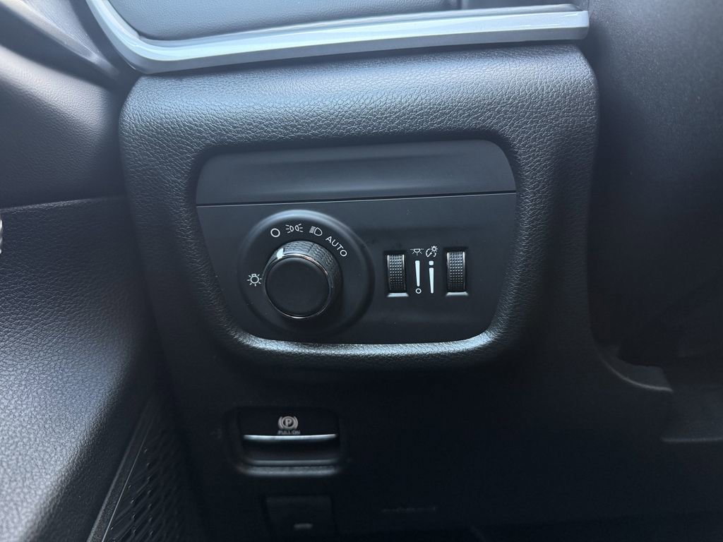 New 2025 Jeep Grand Cherokee L Altitude image 18