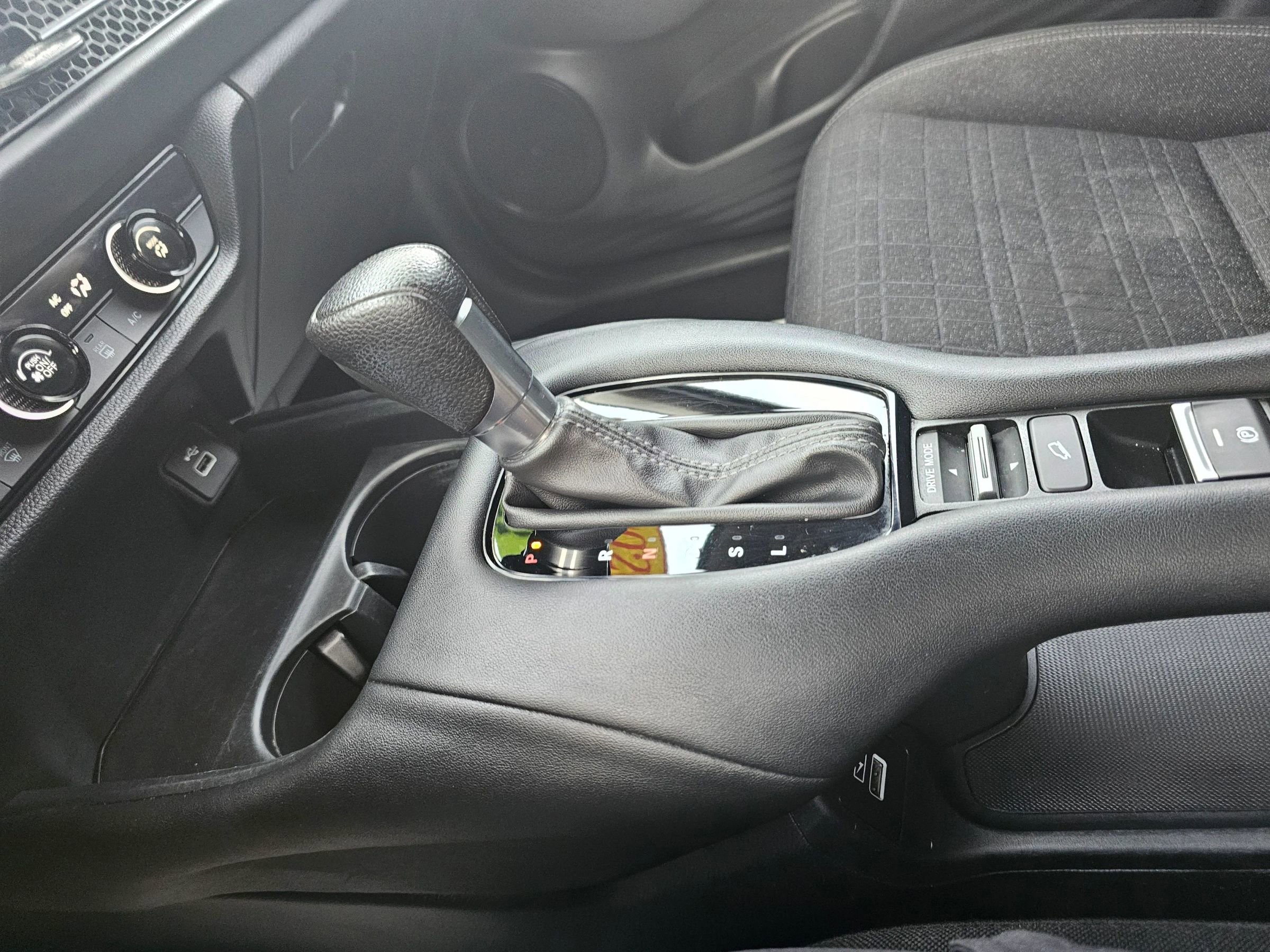 Used 2023 Honda HR-V LX image 23