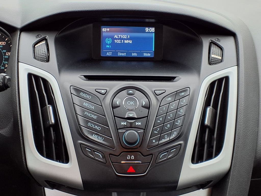 Used 2014 Ford Focus SE w/ SE Winter Package image 6