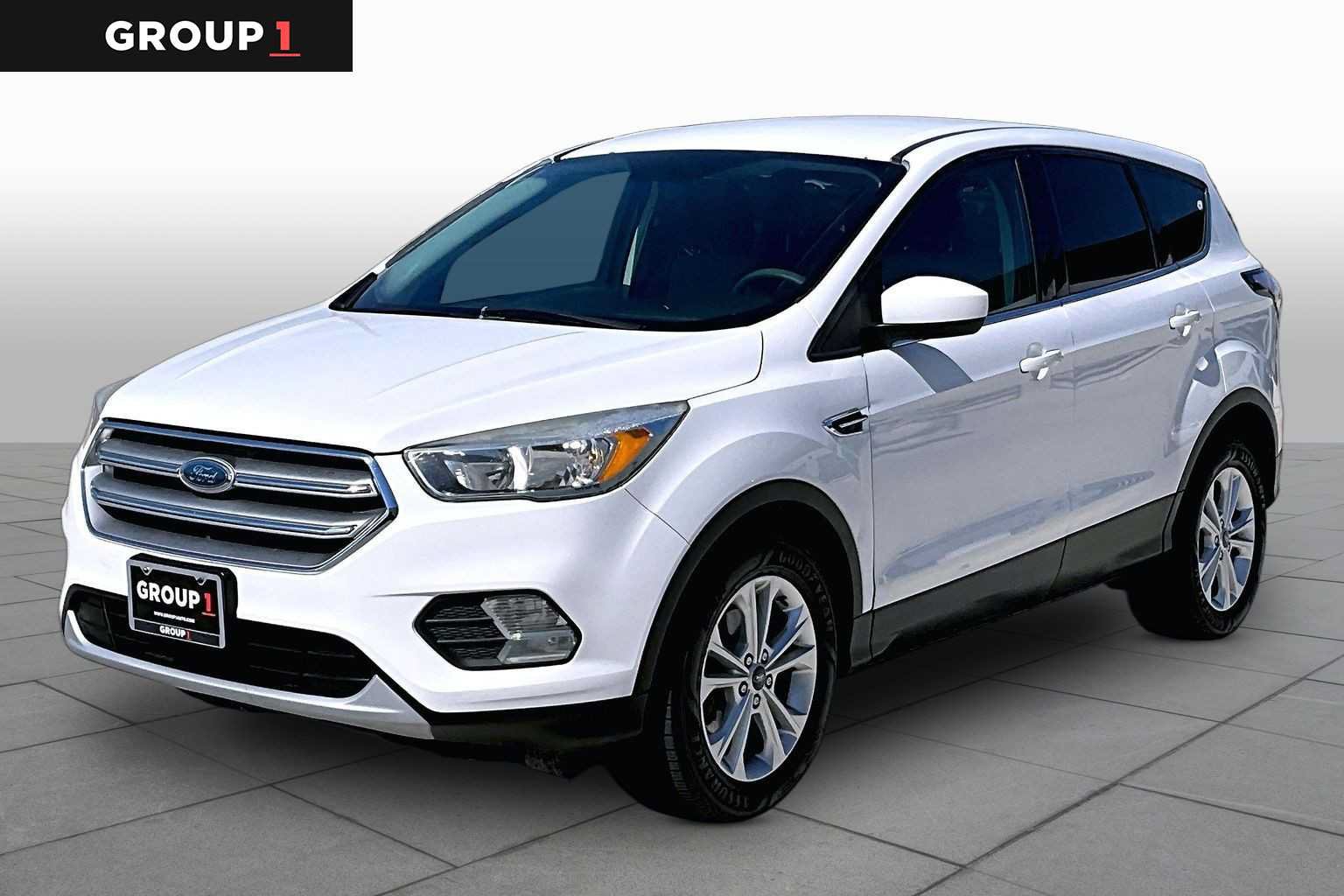 Used 2017 Ford Escape SE FWD image 1