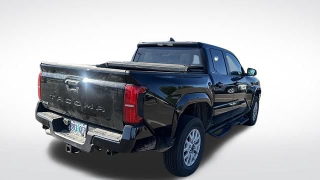 Used 2024 Toyota Tacoma SR5 AWD/4WD image 5