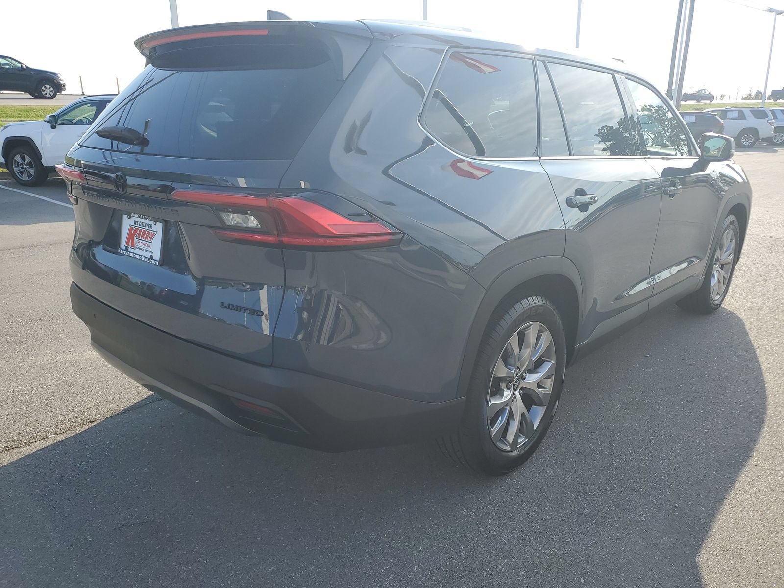Used 2024 Toyota Grand Highlander AWD image 4