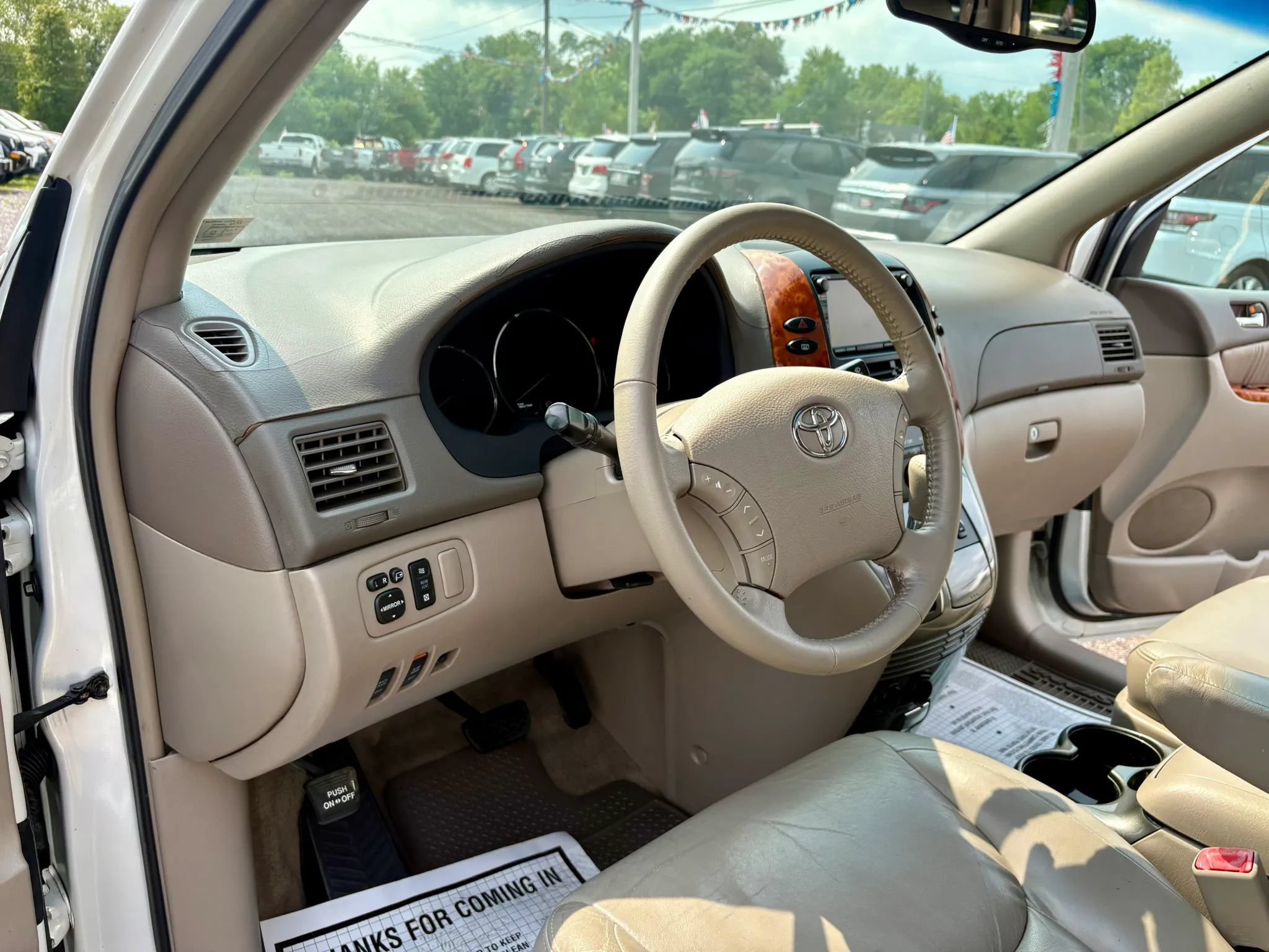 Used 2006 Toyota Sienna XLE w/ XLE Pkg 8 FWD image 16