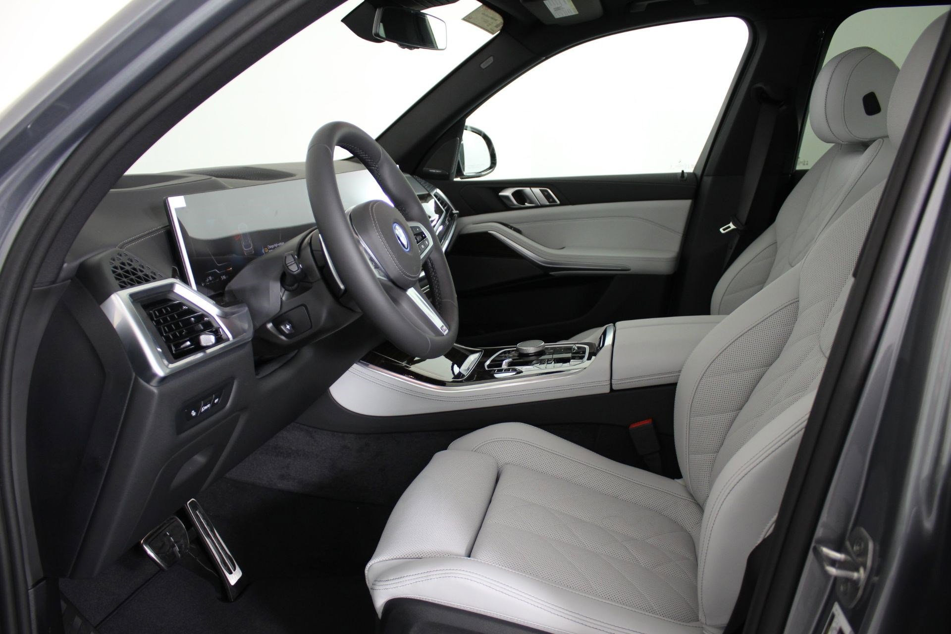 New 2026 BMW X5 xDrive50e w/ M Sport Package AWD/4WD image 25