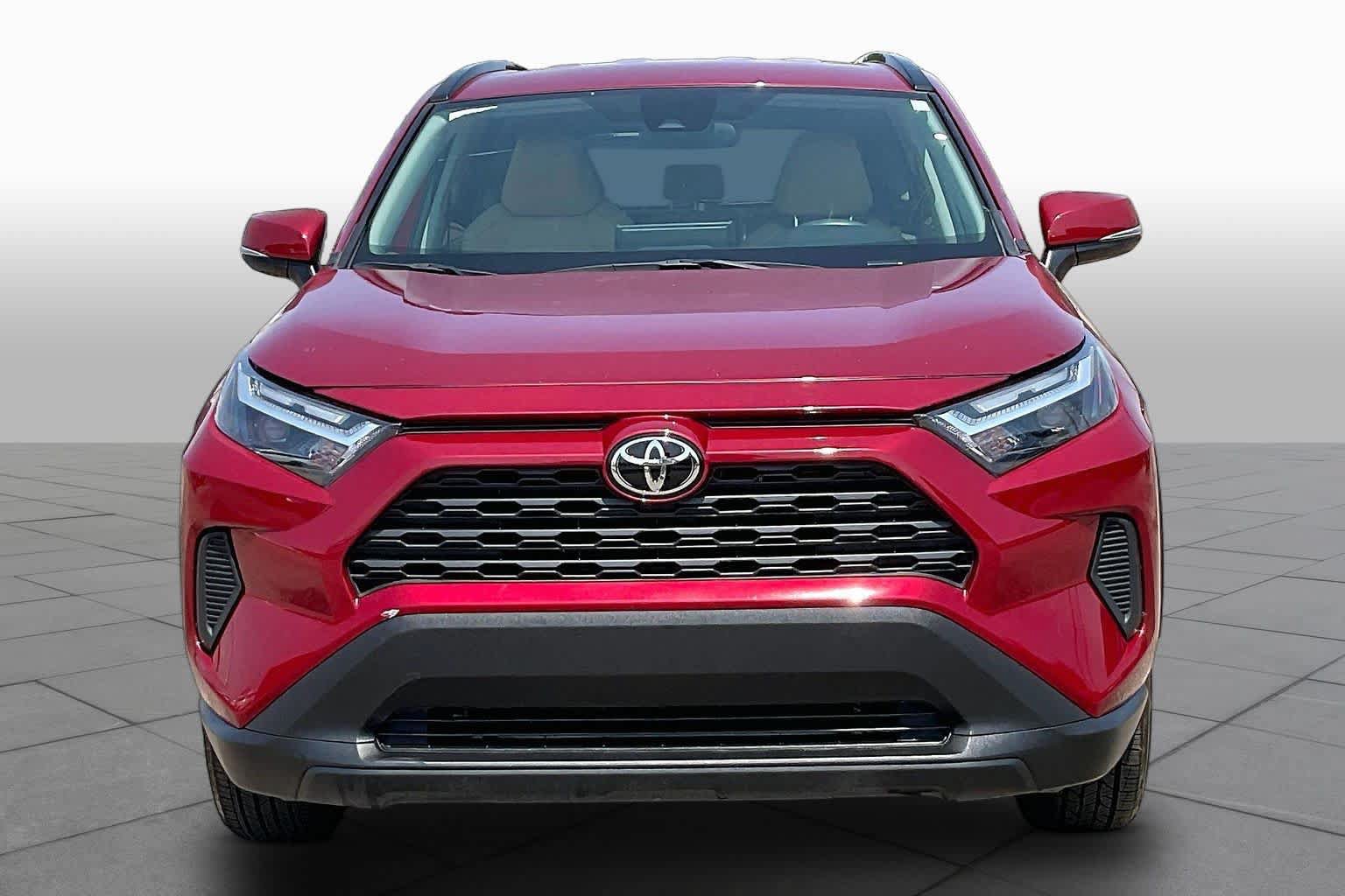 Used 2025 Toyota RAV4 XLE FWD image 3