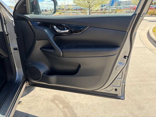 Used 2022 Nissan Rogue Sport SV AWD/4WD image 18