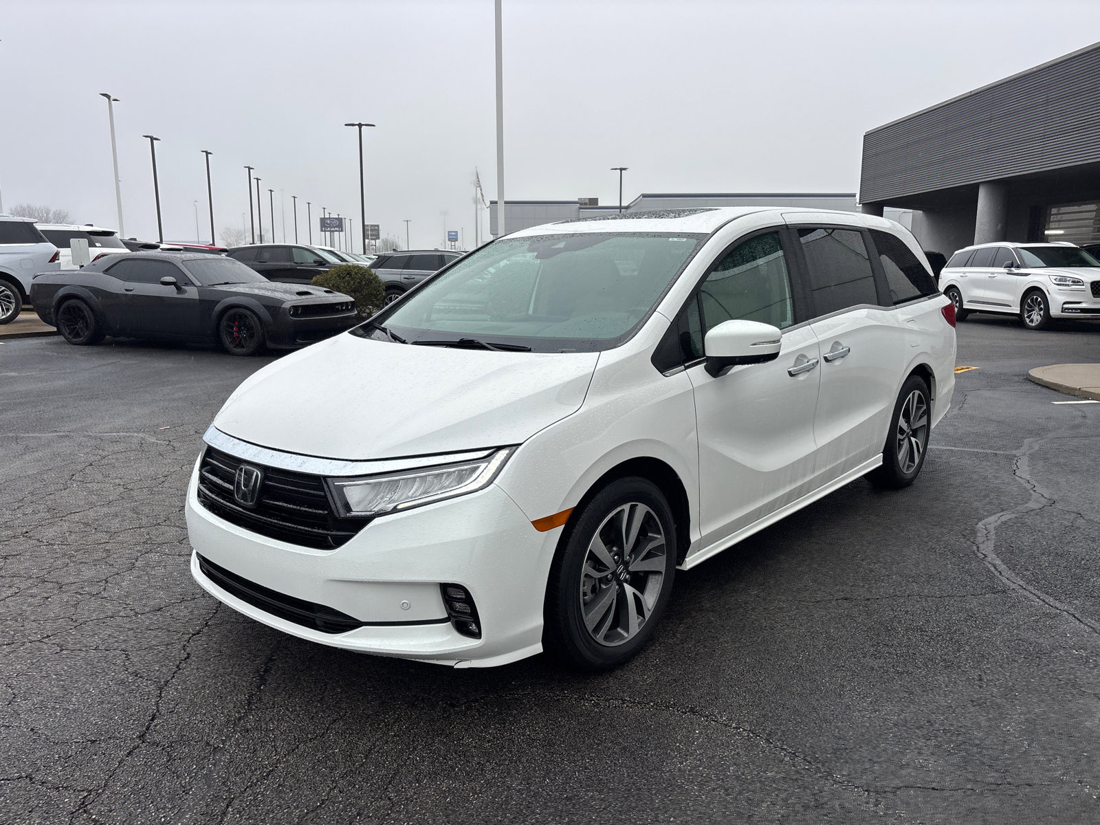 Used 2023 Honda Odyssey Touring image 3