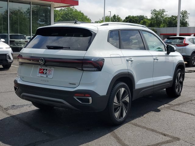 Used 2025 Volkswagen Taos SE AWD/4WD image 4