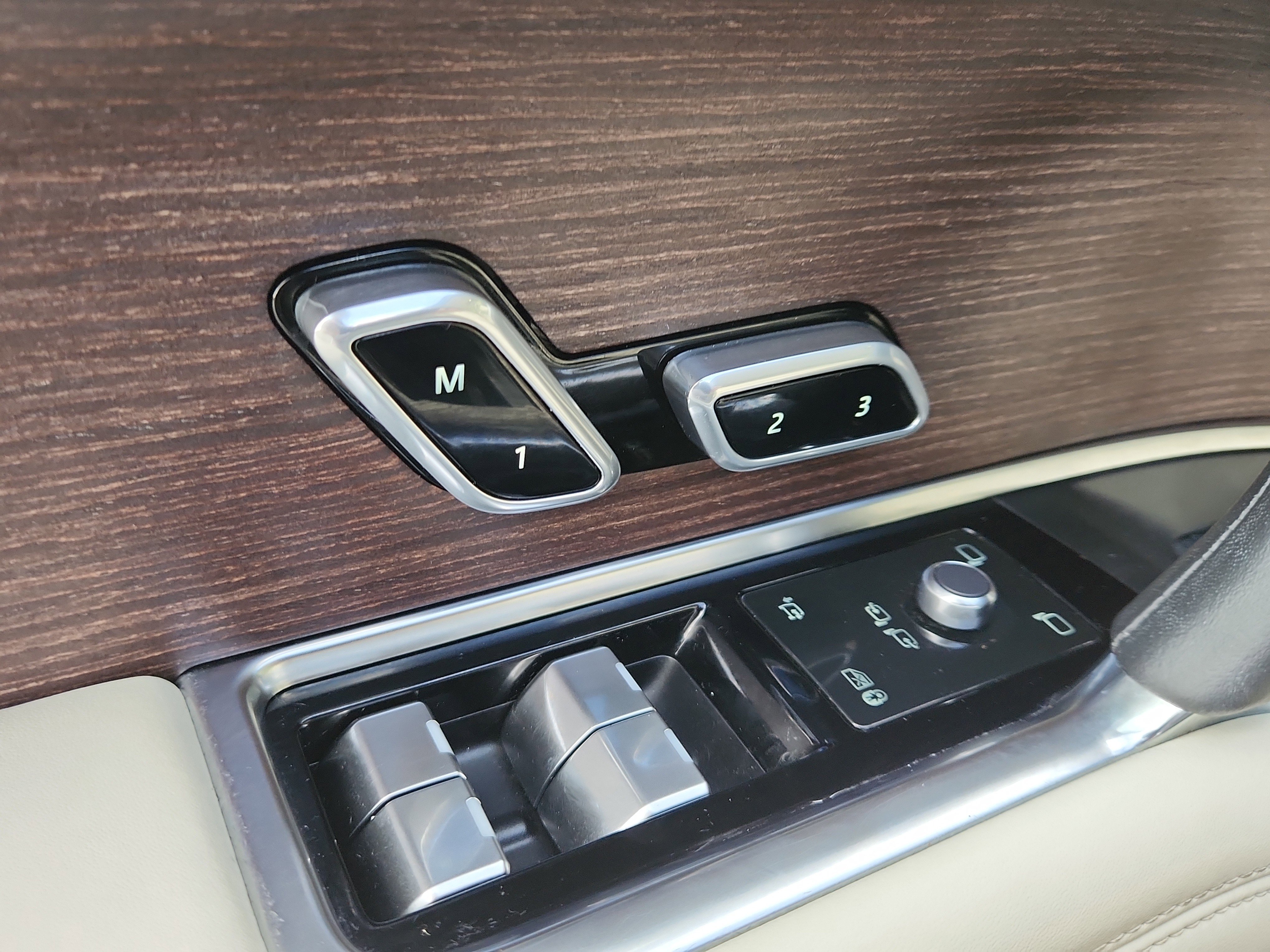 Certified 2023 Land Rover Range Rover SE image 10