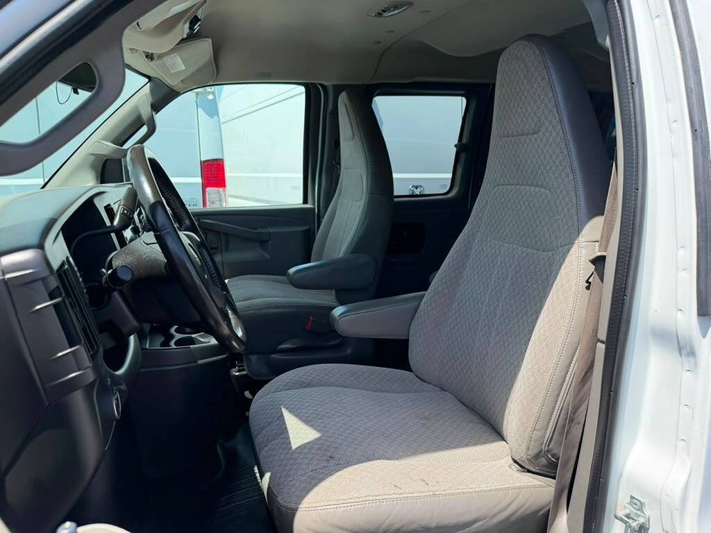 Used 2016 Chevrolet Express 2500 LS RWD image 10