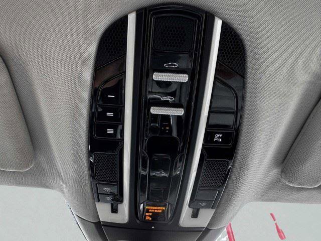 Used 2017 Porsche Panamera 4 AWD/4WD image 36