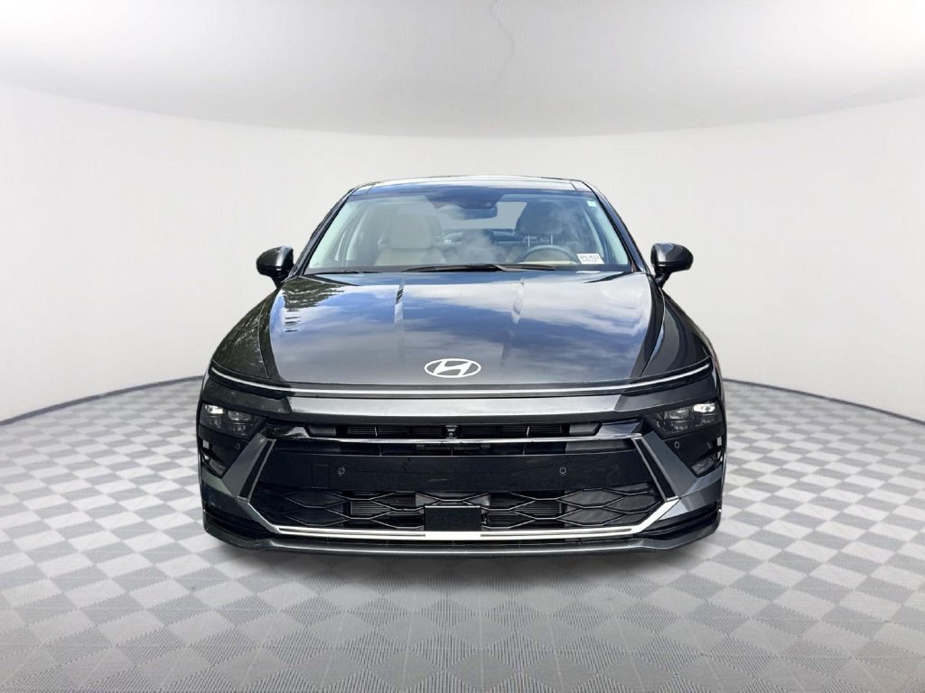 Used 2025 Hyundai Sonata Limited FWD image 2