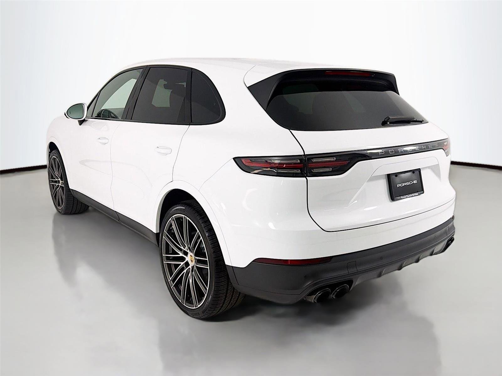 Certified 2023 Porsche Cayenne image 3