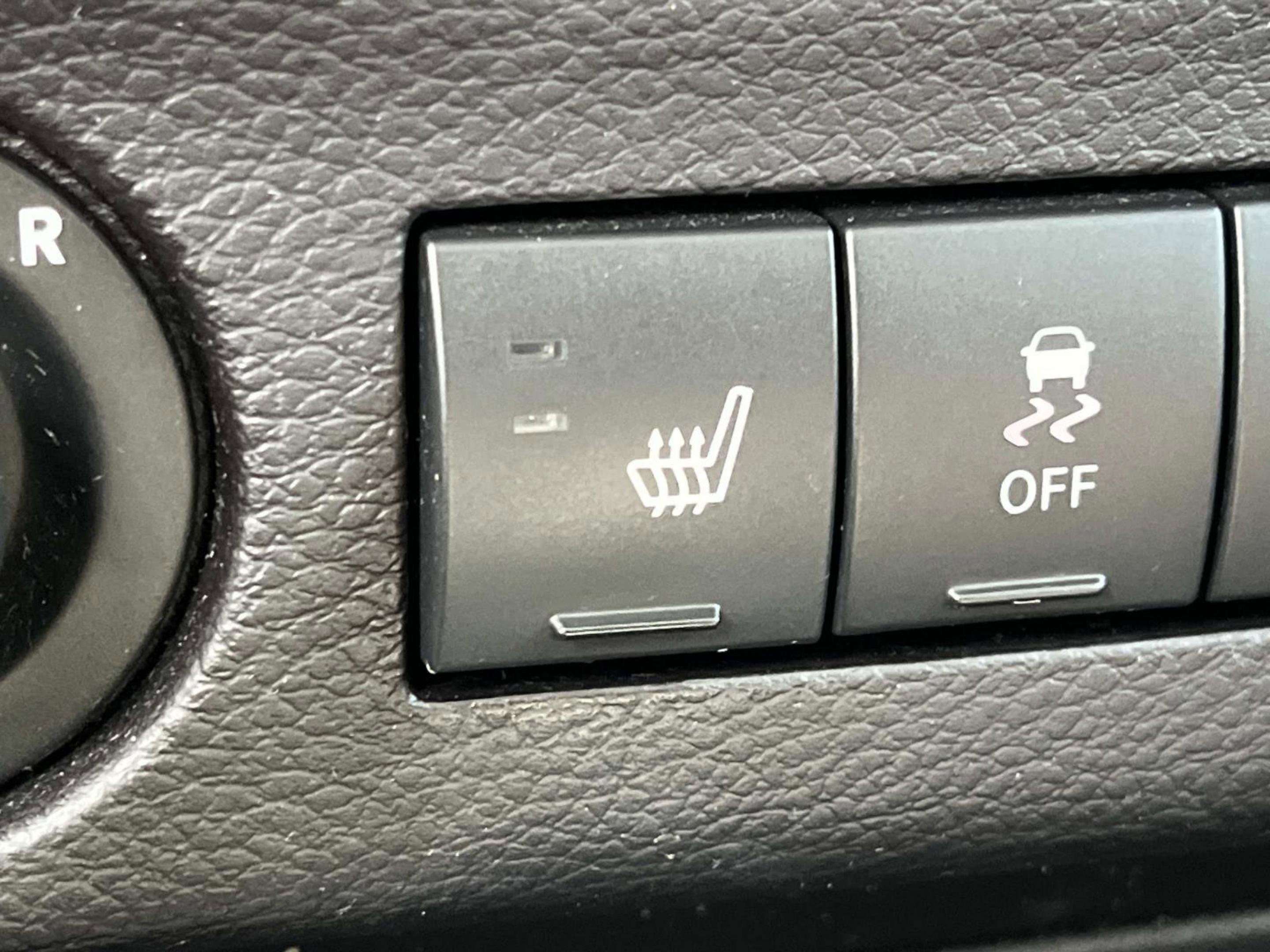 Used 2018 Jeep Wrangler Unlimited Sahara w/ Dual Top Group image 33