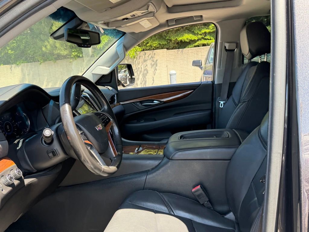 Used 2016 Cadillac Escalade Luxury AWD/4WD image 7