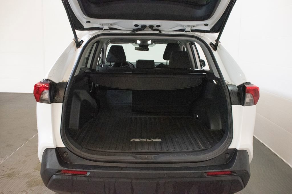 Used 2024 Toyota RAV4 XLE AWD/4WD image 25