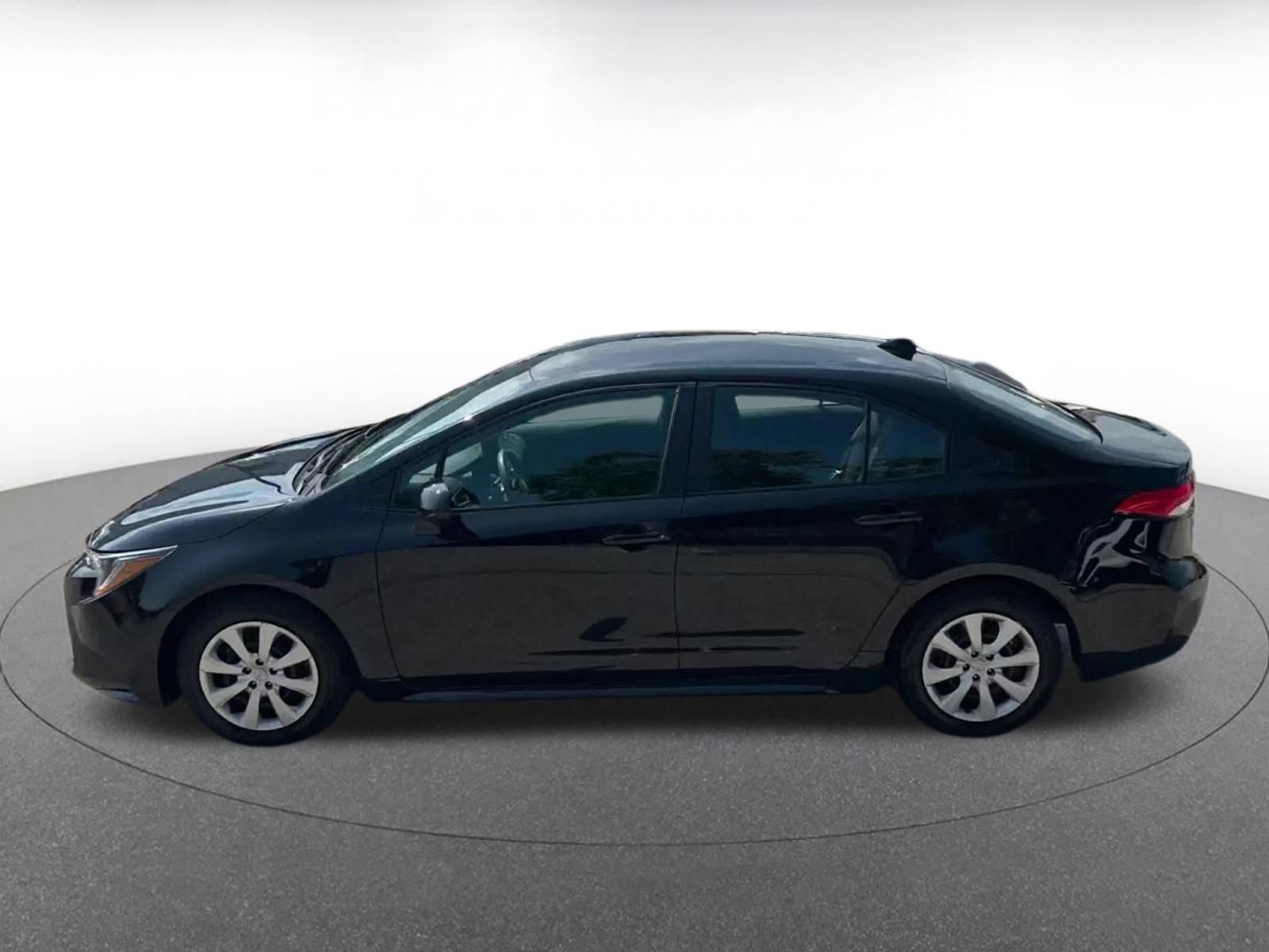 Used 2025 Toyota Corolla LE FWD image 9