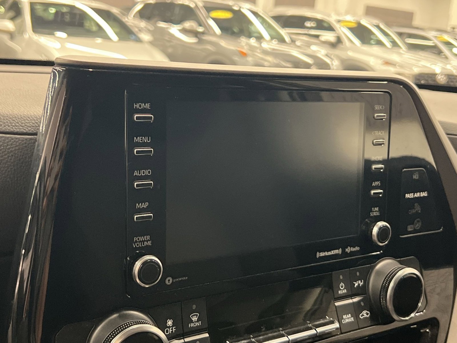Used 2022 Toyota Highlander LE AWD/4WD image 16