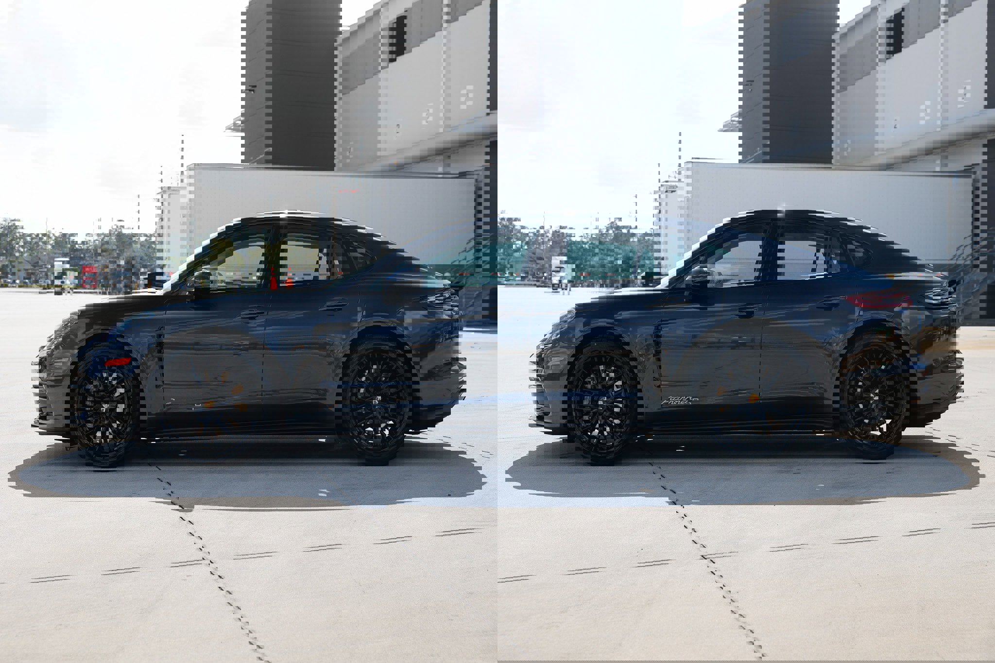 Used 2020 Porsche Panamera image 8