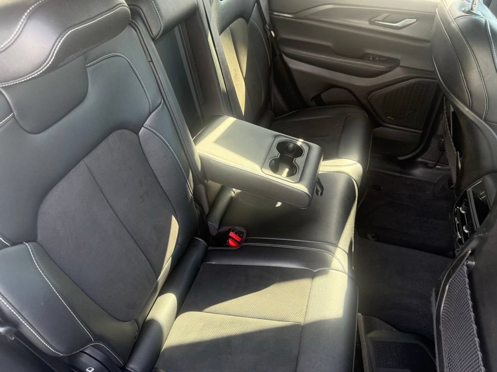 Used 2024 Jeep Grand Cherokee Altitude AWD/4WD image 47