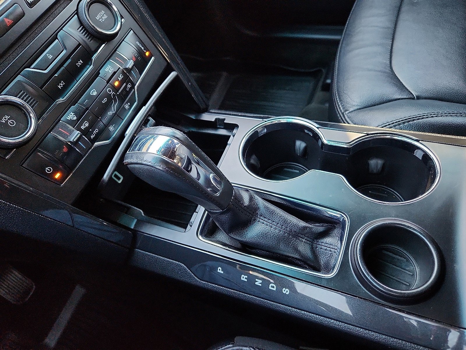 Used 2017 Ford Explorer XLT w/ Equipment Group 202A image 25