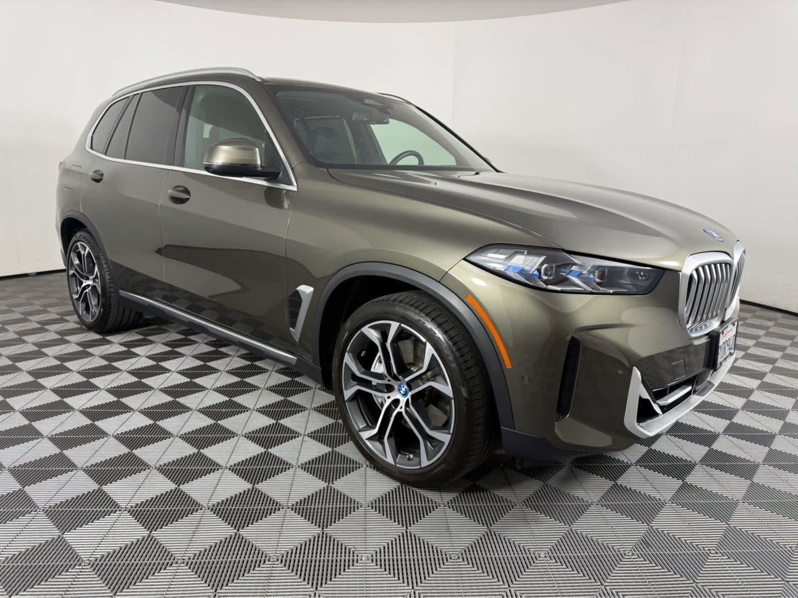 Used 2025 BMW X5 xDrive50e w/ Premium Package AWD/4WD image 1
