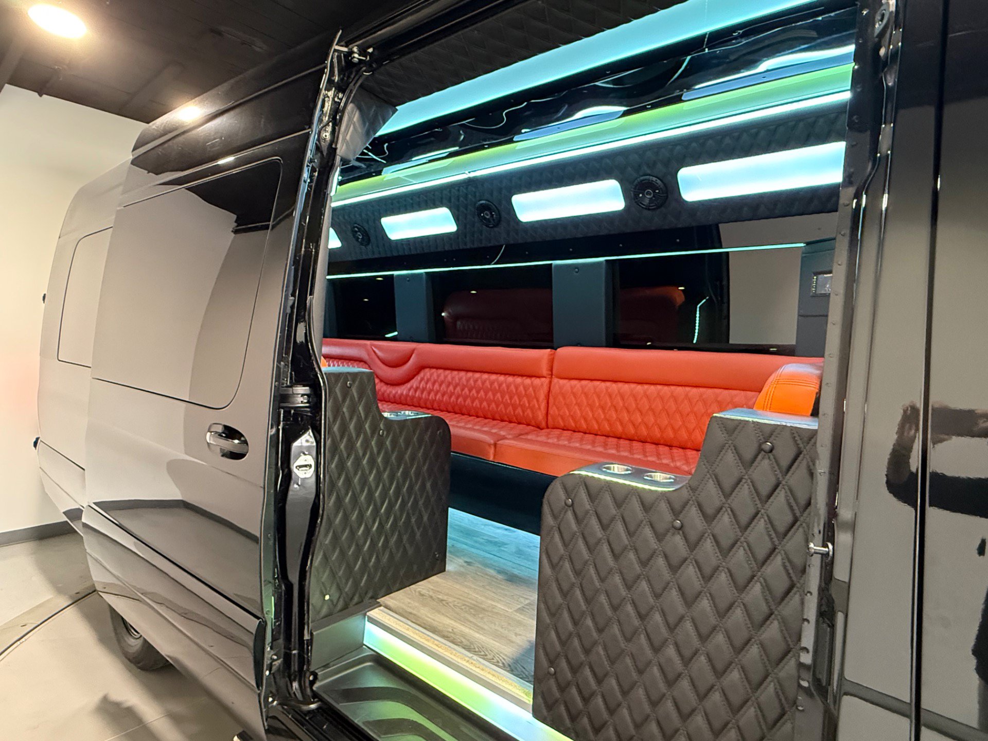 Used 2024 Mercedes-Benz Sprinter 3500 image 39