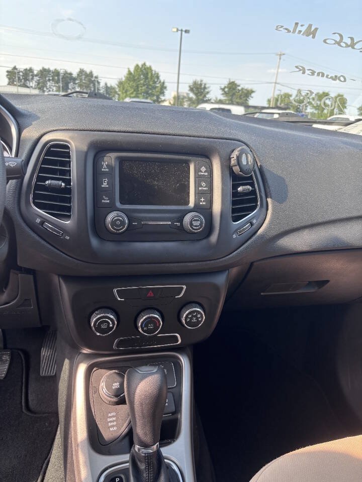 Used 2018 Jeep Compass Sport AWD/4WD image 5