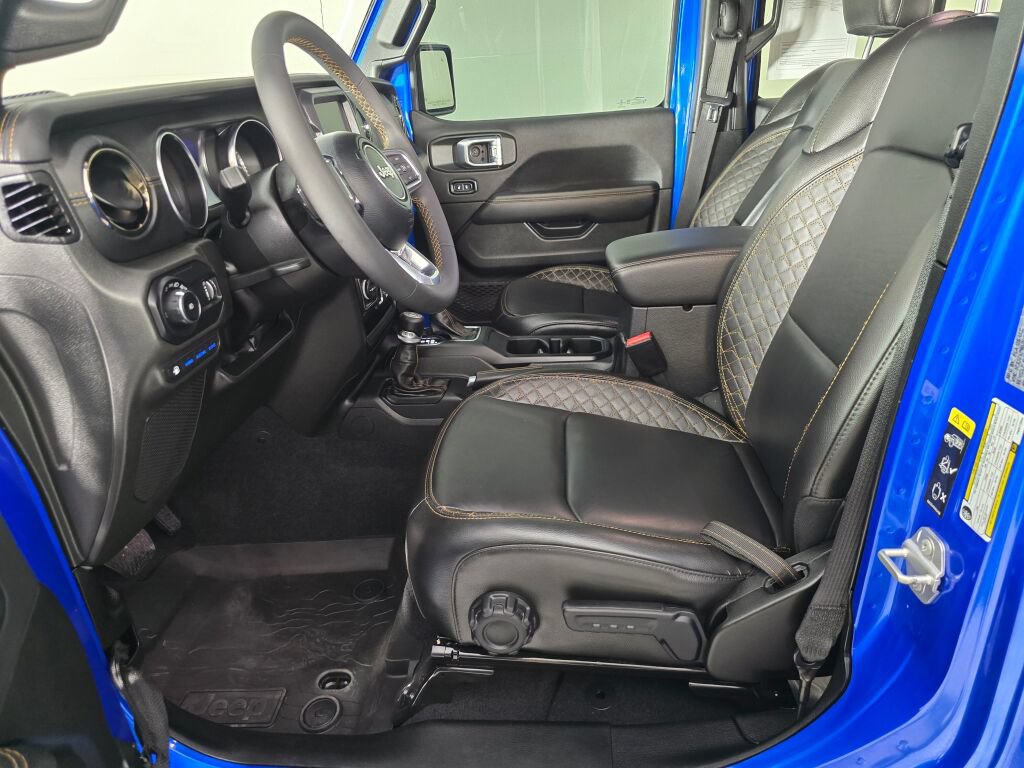 Used 2023 Jeep Wrangler Unlimited Sahara AWD/4WD image 16