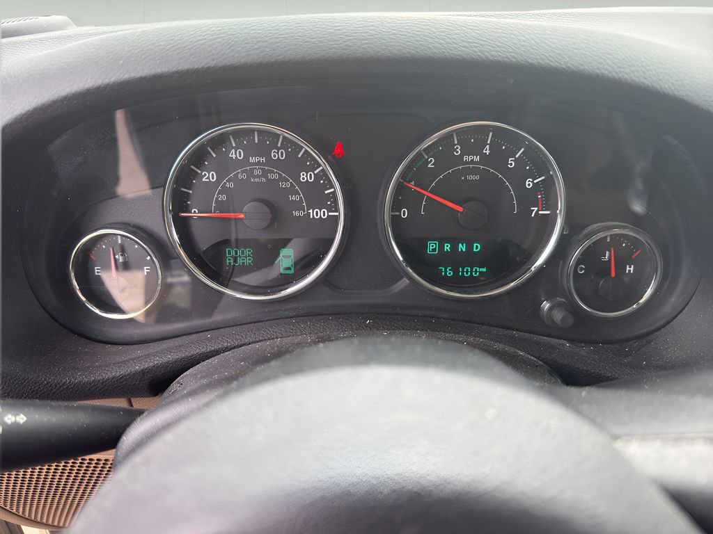 Used 2016 Jeep Wrangler Unlimited Sahara w/ Connectivity Group image 5