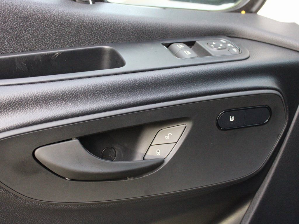 Used 2025 Mercedes-Benz Sprinter 2500 image 9
