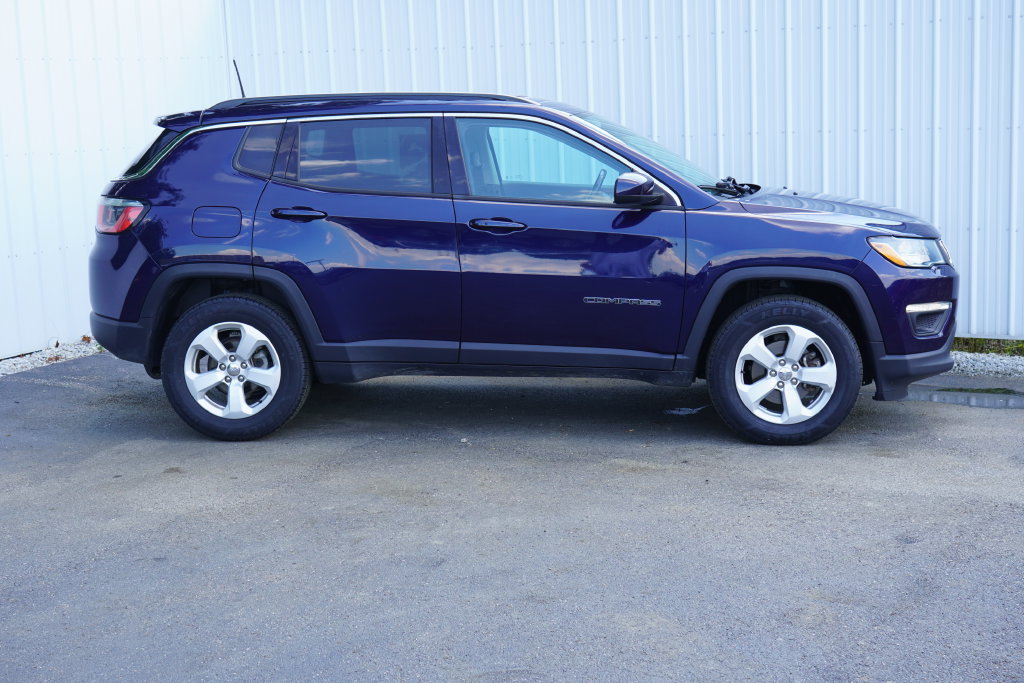 Used 2020 Jeep Compass Latitude w/ Cold Weather Group AWD/4WD image 2