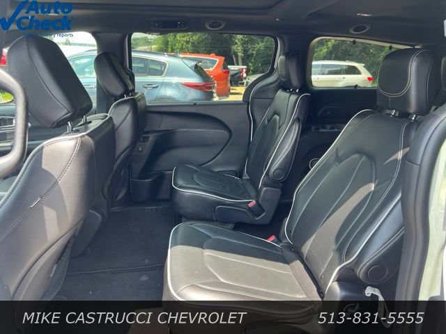 Used 2025 Chrysler Pacifica Limited FWD image 8