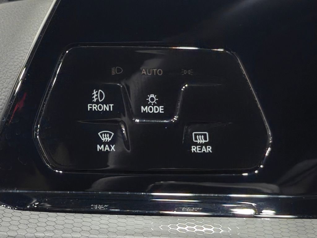 Used 2022 Volkswagen GTI SE image 53