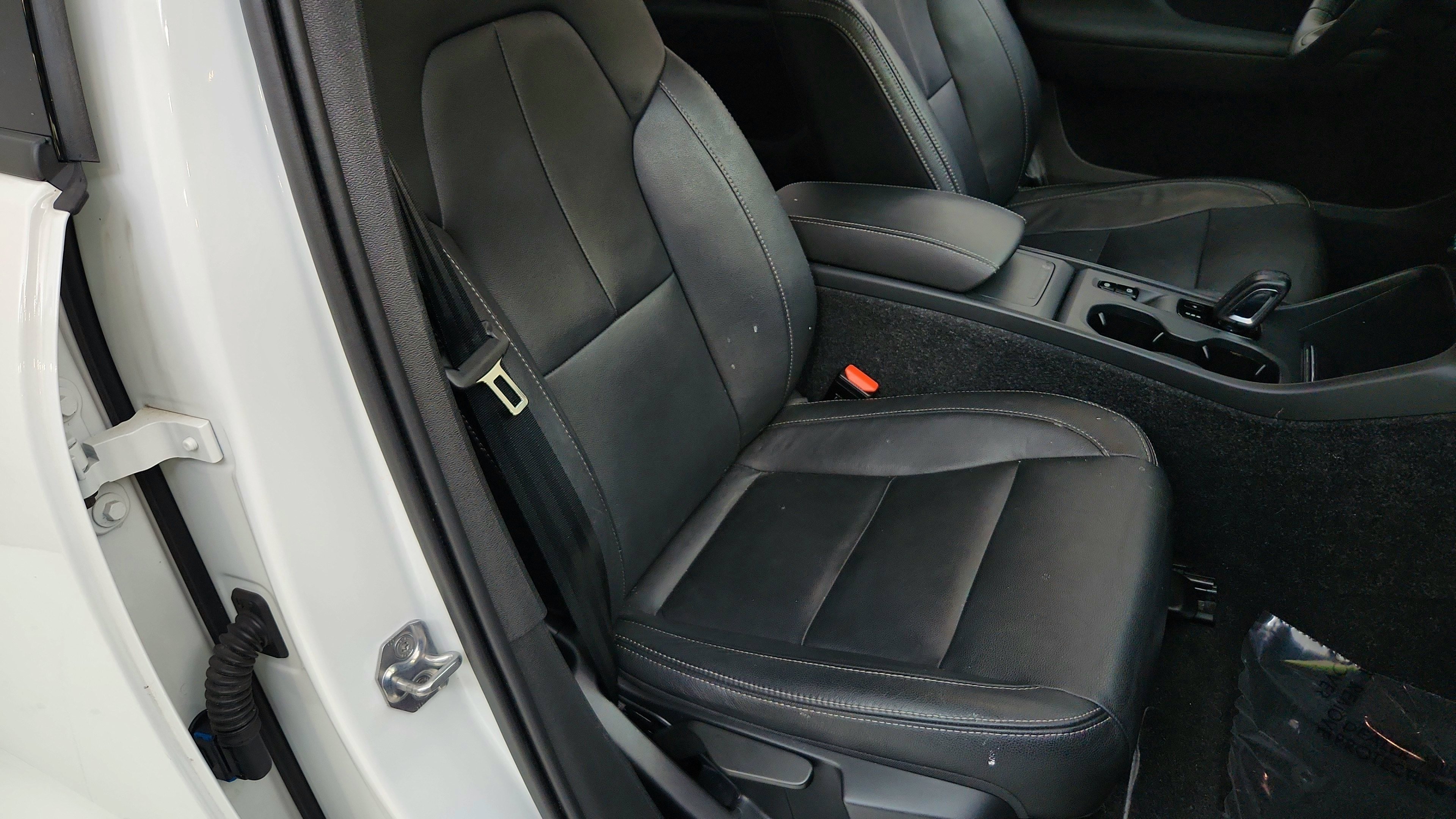 Used 2020 Volvo XC40 T4 Momentum FWD image 34