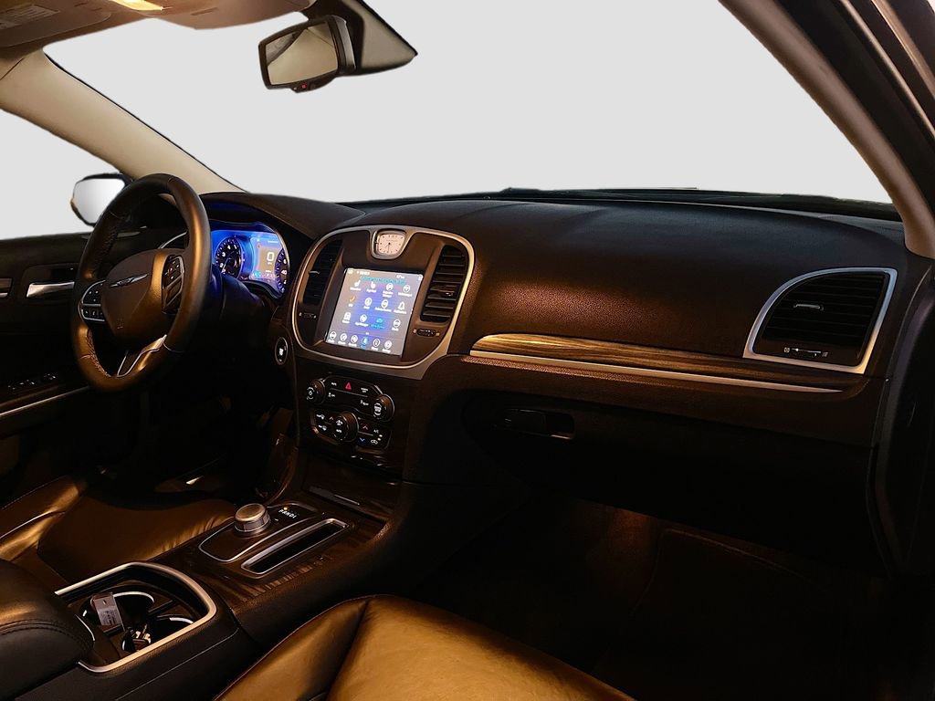 Used 2021 Chrysler 300 Touring L image 28