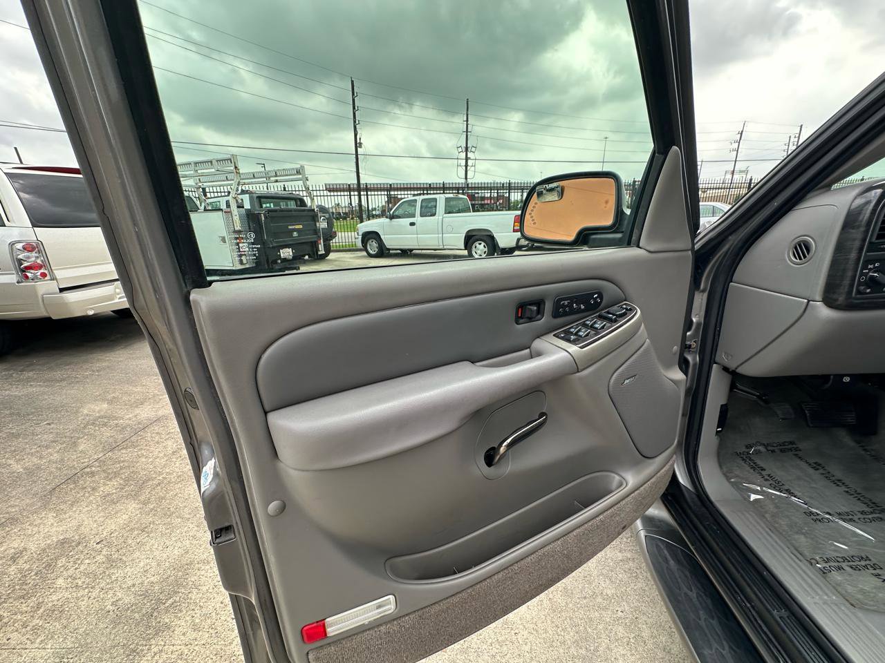 Used 2005 GMC Yukon XL Denali AWD/4WD image 18