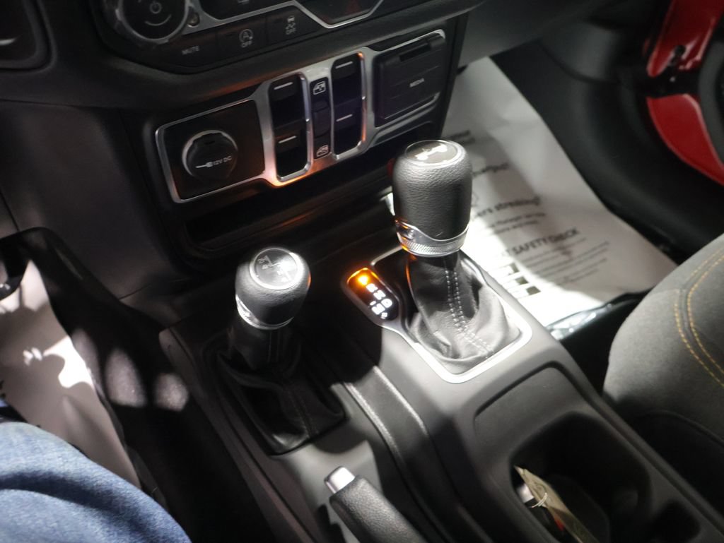 Used 2025 Jeep Wrangler Unlimited Sport AWD/4WD image 26