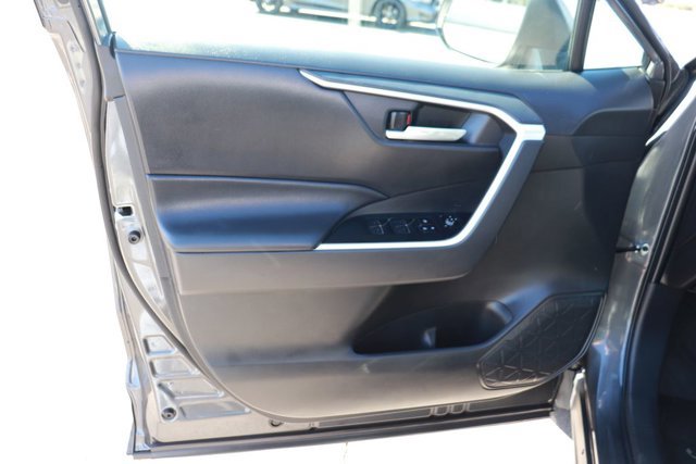 Used 2025 Toyota RAV4 XLE image 8