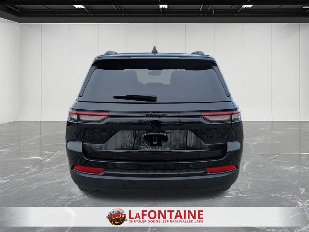 Certified 2024 Jeep Grand Cherokee Altitude image 4