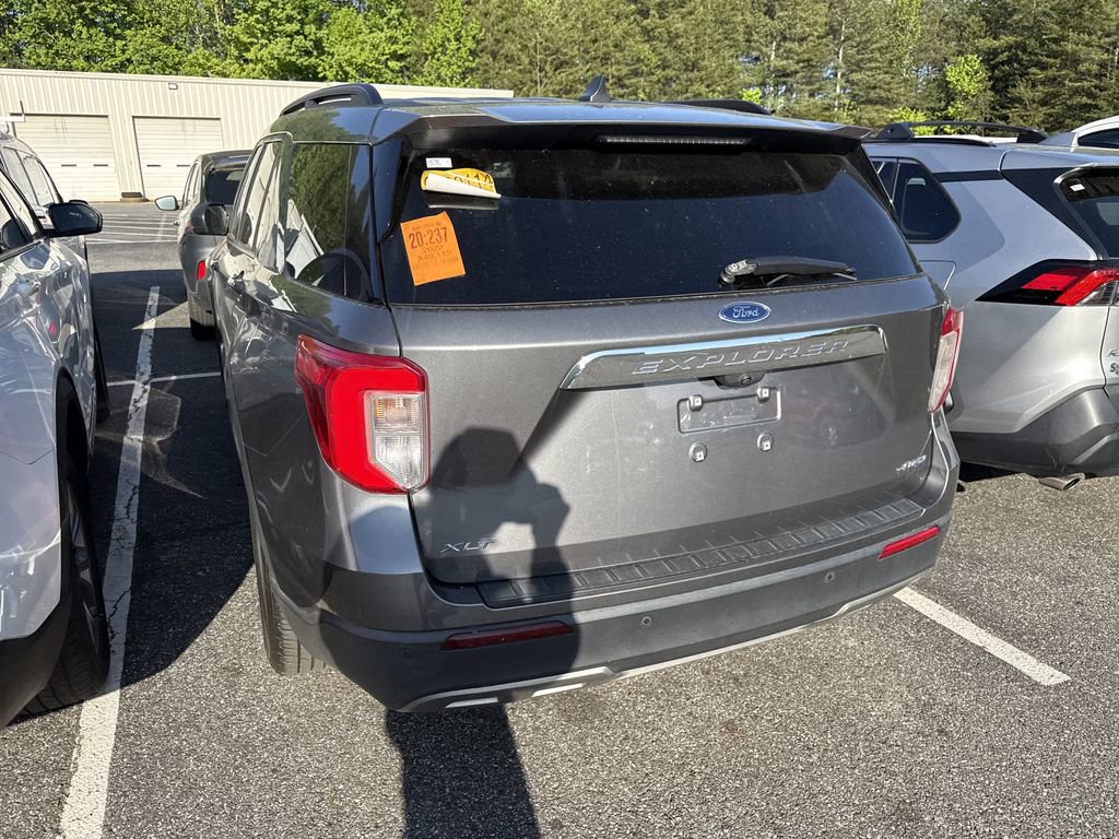 Used 2022 Ford Explorer XLT w/ Equipment Group 202A AWD/4WD image 12